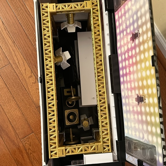 Rainbow High Working Stage Lights Vision World Tour Bus & Stage 4-in-1 Deluxe - Picture 5 of 11